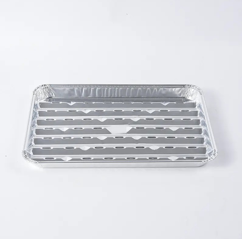 Quão bom é o isolamento térmico e a capacidade de preservação do recipiente retangular de folha de alumínio enrugado para alimentos e em quais situações ele é particularmente benéfico para entrega de alimentos?